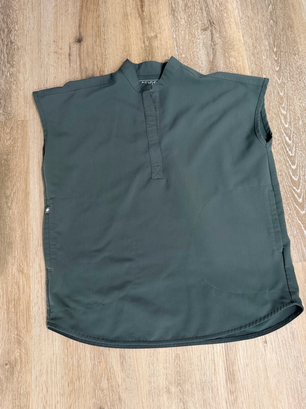 Figs Women’s Bonsai Green Scrub  Top